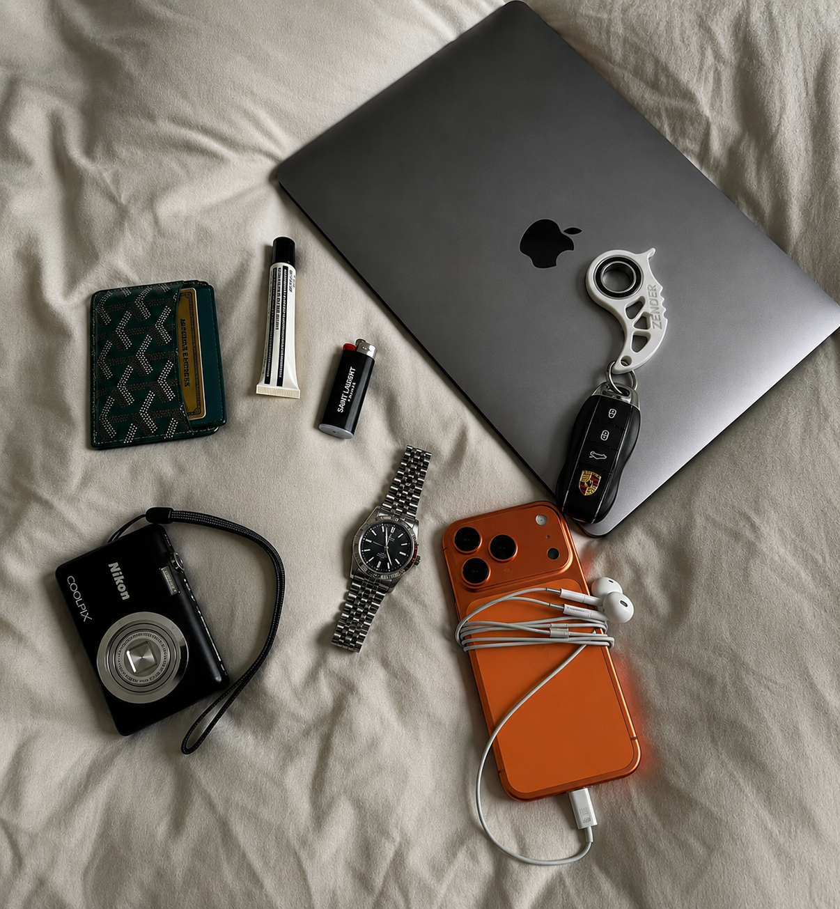 Zender KeyRambit White with everyday carry gear