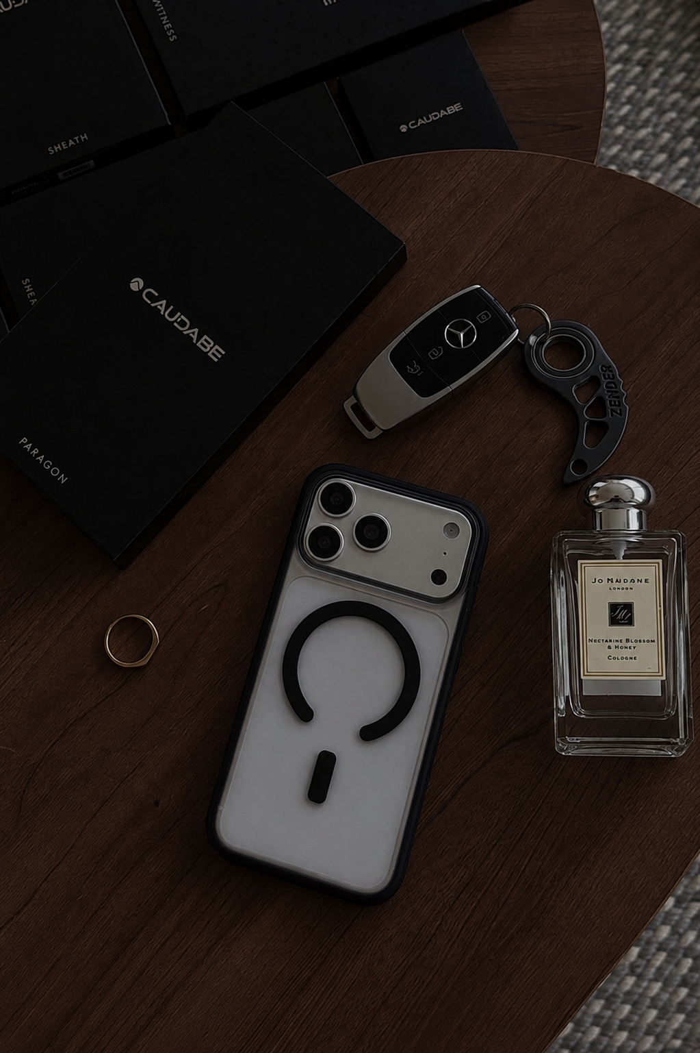 Zender KeyRambit Black attached to a Mercedes key